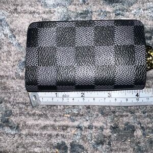 Elegant Black and Gray Checkered Key Holder